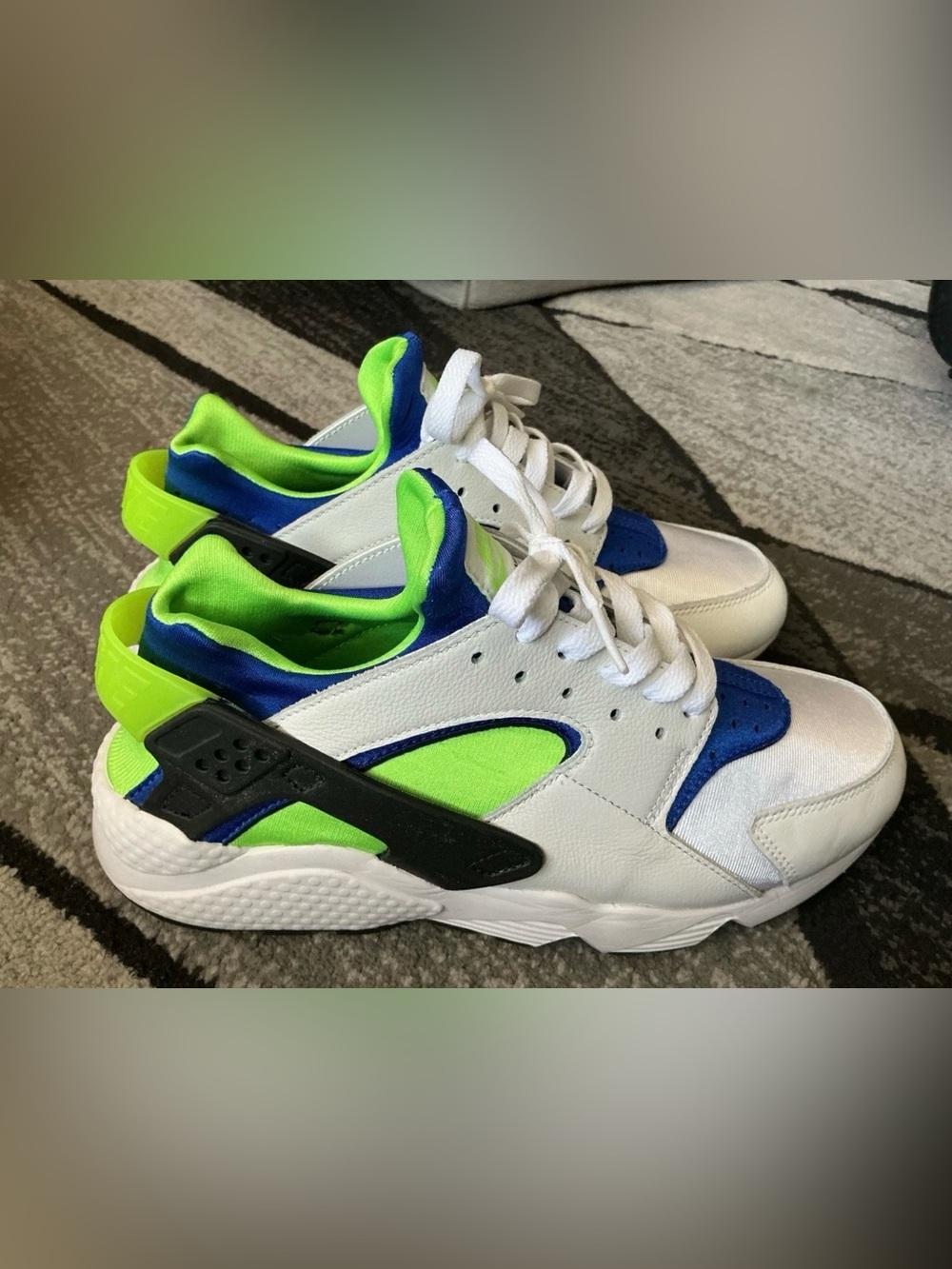 Size 10 - Nike Men's Air Huarache 2021 Scream Green DD1068 100